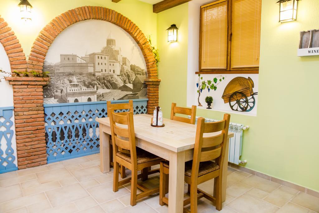 Metekhi'S Galavani Hotel Тбилиси Екстериор снимка