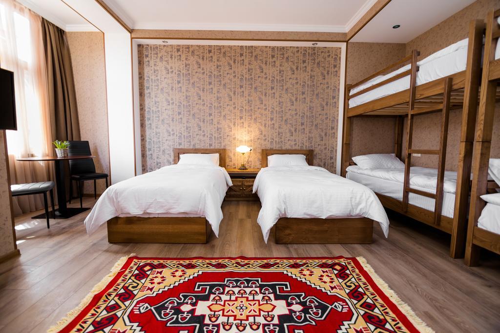 Metekhi'S Galavani Hotel Тбилиси Екстериор снимка