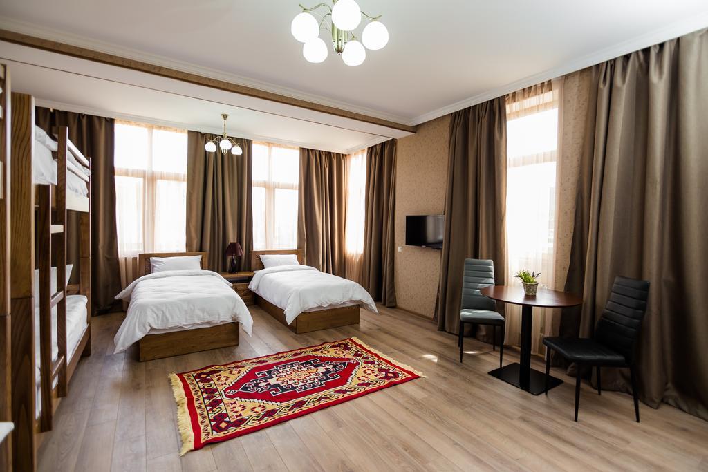 Metekhi'S Galavani Hotel Тбилиси Екстериор снимка
