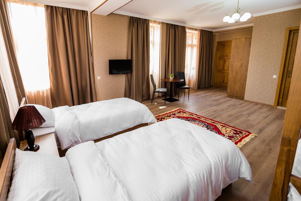 Metekhi'S Galavani Hotel Тбилиси Стая снимка