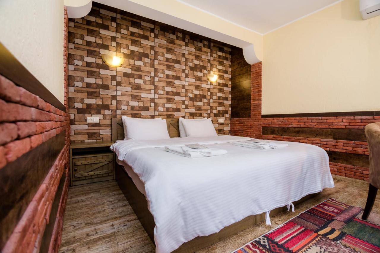 Metekhi'S Galavani Hotel Тбилиси Екстериор снимка